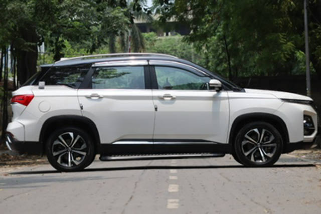 https://images10.gaadi.com/usedcar_image/4565976/original/1262393bf17472da4dcd9c8e6a37fd77.jpg?imwidth=6401