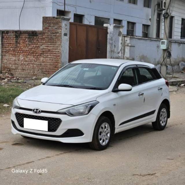 https://images10.gaadi.com/usedcar_image/4565980/original/processed_2e71b7a2-d2b9-4dfb-bd60-4c693c907a10.jpg?imwidth=6402