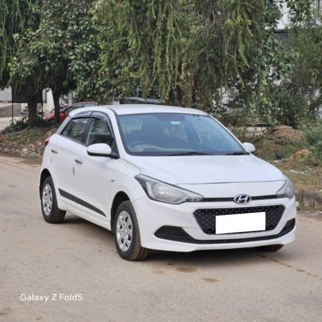 https://images10.gaadi.com/usedcar_image/4565980/original/processed_d104d91f-e5fc-413e-b02a-fc4c17b9ccdc.jpg?imwidth=6400