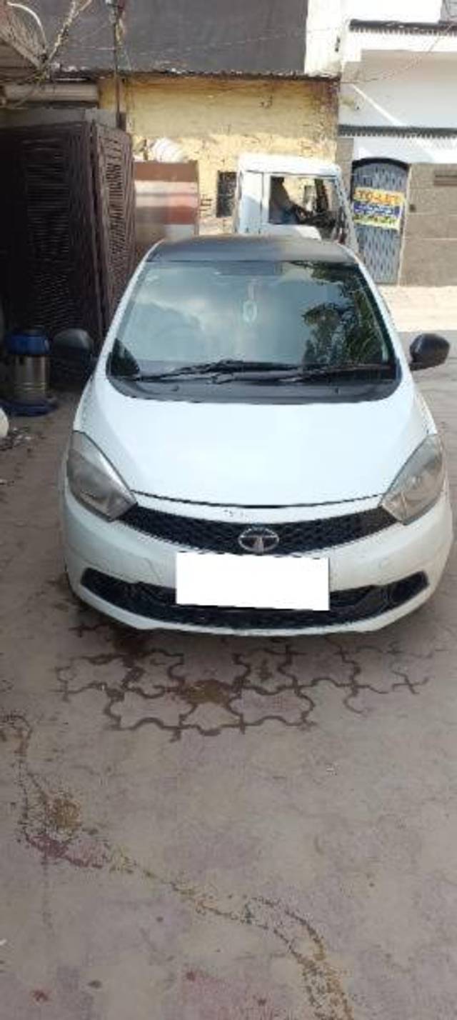 https://images10.gaadi.com/usedcar_image/4565982/original/processed_c1cab642-3032-42fd-bfeb-8daf73da8da6.jpg?imwidth=6401