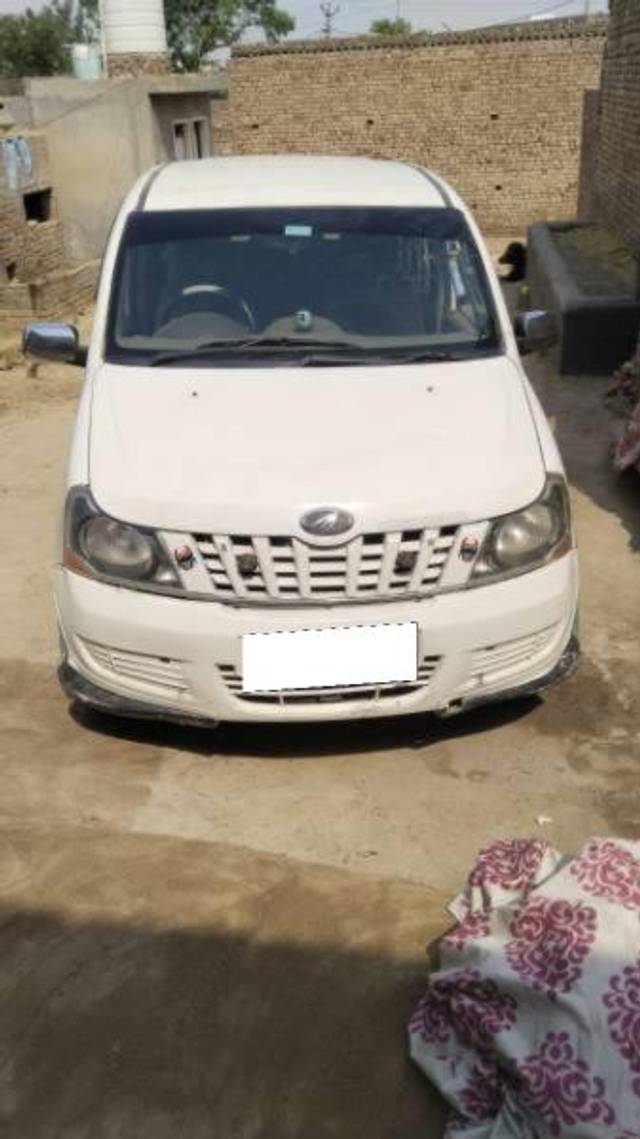 https://images10.gaadi.com/usedcar_image/4566018/original/processed_37f86a6f-f234-4238-a93a-39336847ffd8.jpg?imwidth=6401