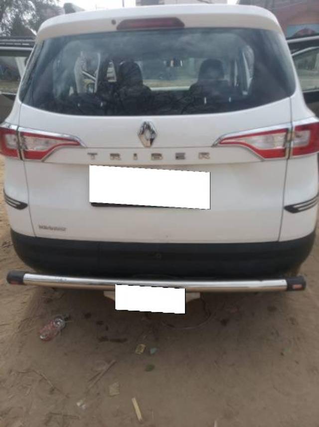 https://images10.gaadi.com/usedcar_image/4566023/original/processed_324ceab3-fb48-4613-8108-a79d9b9ccb62.jpg?imwidth=6400