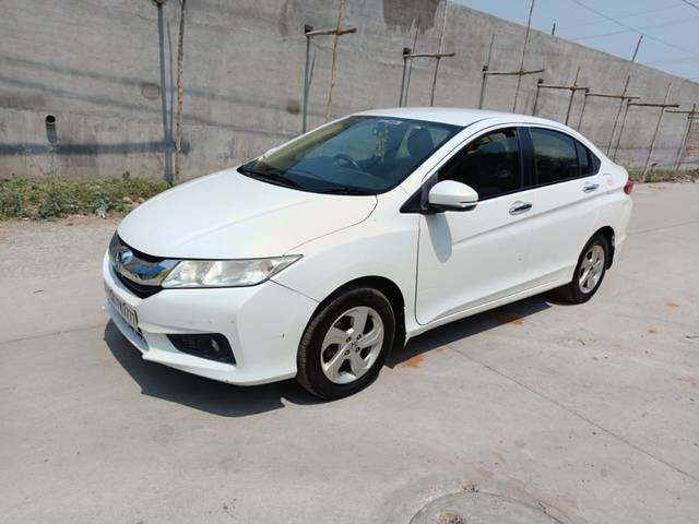 https://images10.gaadi.com/usedcar_image/4566027/original/e3c0730c56c9b115a87e3f327f2c7927.jpg?imwidth=6400