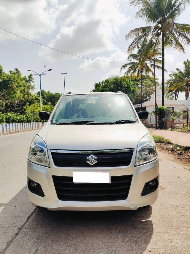 https://images10.gaadi.com/usedcar_image/4566044/original/processed_c61f2b9dfd346cf0a613c124702d40f3.jpg?imwidth=6400