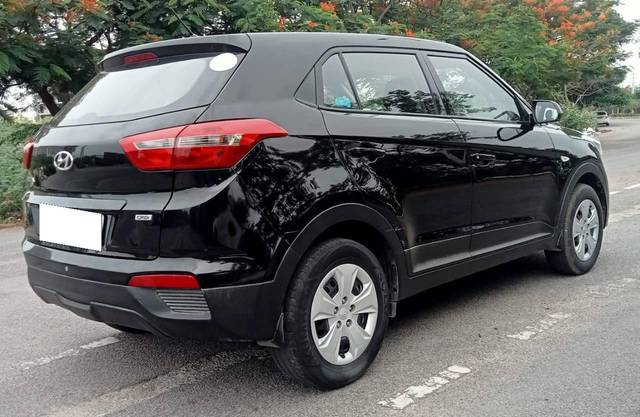 https://images10.gaadi.com/usedcar_image/4566054/original/processed_1ce16bb9623c1906efa8b5845b41141a.jpg?imwidth=6402