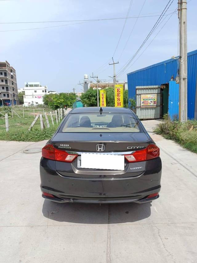 https://images10.gaadi.com/usedcar_image/4566055/original/processed_95fbc6a27303d64c12a17fa972128cd8.jpg?imwidth=6402