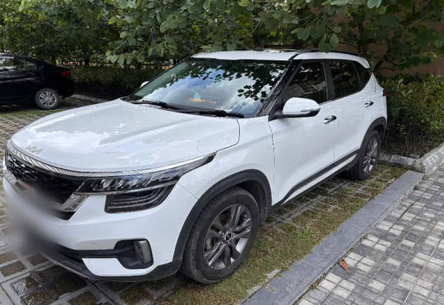 https://images10.gaadi.com/usedcar_image/4566059/original/f066ca95-7f3a-41f0-ac57-b8988dfb4d6b.?imwidth=6401