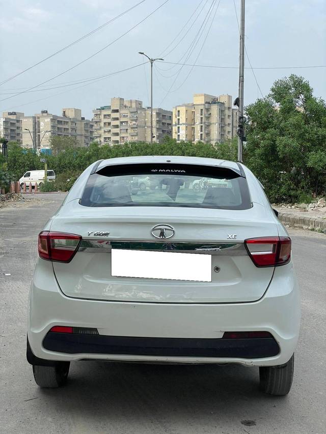 https://images10.gaadi.com/usedcar_image/4566113/original/processed_888b6b4904b0a6b019d2ac69a3381151.jpg?imwidth=6402