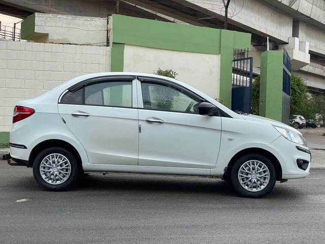 https://images10.gaadi.com/usedcar_image/4566119/original/532e71a7ee2af617c18db13e1a40166d.jpg?imwidth=6401