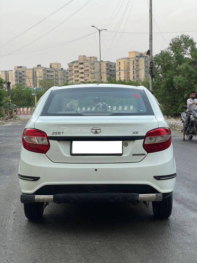 https://images10.gaadi.com/usedcar_image/4566119/original/processed_9aa4d920839a6bb707453846f725e6c3.jpg?imwidth=6402