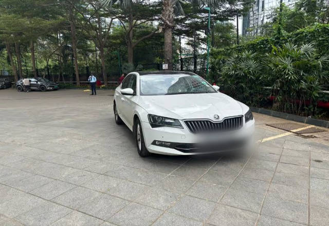 https://images10.gaadi.com/usedcar_image/4566161/original/82cb7c03-940d-465a-84c4-3ae7f5bdc673.?imwidth=6400