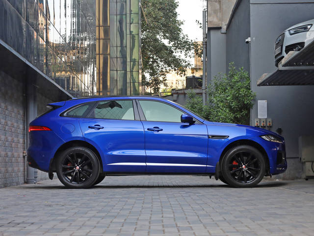 https://images10.gaadi.com/usedcar_image/4566162/original/da2aa516610b5ed7b7bd8cc60eac7295.jpg?imwidth=6401