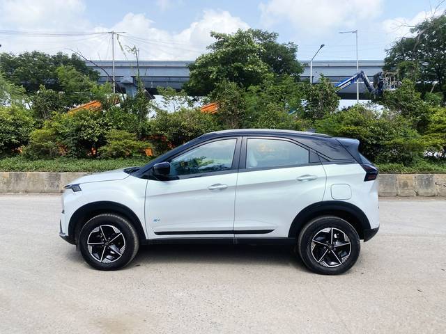 https://images10.gaadi.com/usedcar_image/4566166/original/abad249e60b063227d8b4f4e04743a84.jpg?imwidth=6401