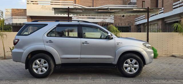 https://images10.gaadi.com/usedcar_image/4566167/original/processed_11f5991e953d317f80838a3cef3e92ce.jpg?imwidth=6401