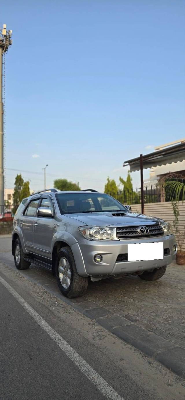 https://images10.gaadi.com/usedcar_image/4566167/original/processed_6f9cf7938ce19498ab933b7b94ae06b5.jpg?imwidth=6400