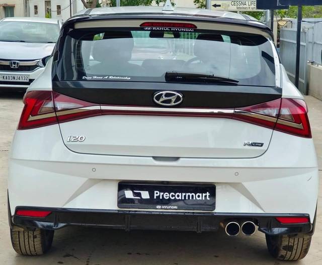 https://images10.gaadi.com/usedcar_image/4566205/original/processed_627e3552b69844617631dd82efb5fe4c.jpeg?imwidth=6402