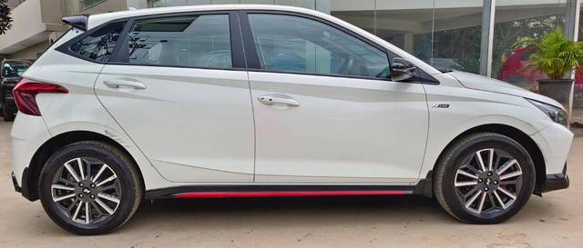 https://images10.gaadi.com/usedcar_image/4566205/original/processed_7b07e2cf641dc3a7d7286f9567748b95.jpeg?imwidth=6401
