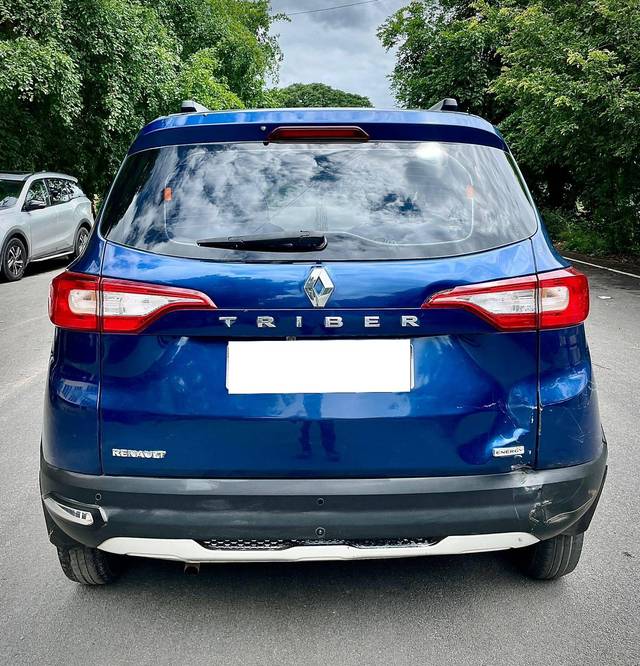 https://images10.gaadi.com/usedcar_image/4566207/original/processed_02617bbacb35d7eb69fec5b6b3efbe07.jpg?imwidth=6402