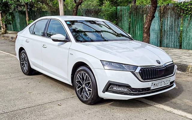 https://images10.gaadi.com/usedcar_image/4566209/original/processed_1f870353a6446fe18348c6b5aadb4614.jpg?imwidth=6400