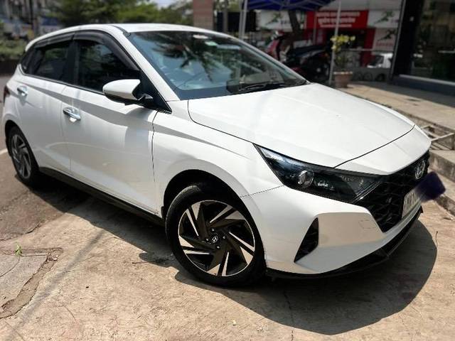 https://images10.gaadi.com/usedcar_image/4566219/original/processed_ce95dfc3-fa63-40ef-a1dd-65477a2b02c5.jpeg?imwidth=6400