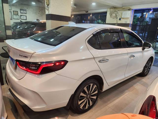 https://images10.gaadi.com/usedcar_image/4566244/original/processed_bb7319fb13230e95f8922653d2cba246.jpg?imwidth=6401