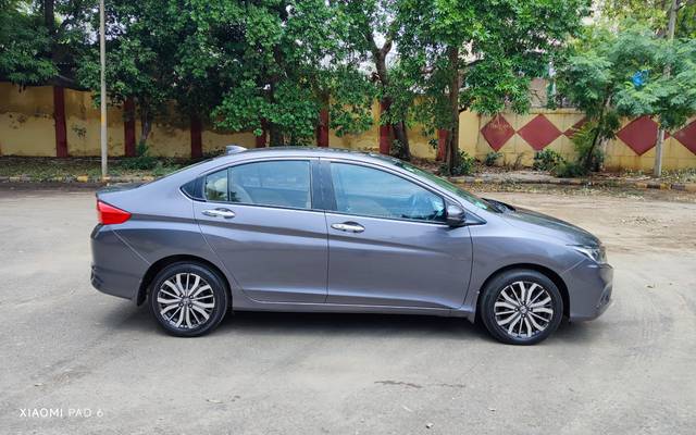 https://images10.gaadi.com/usedcar_image/4566251/original/processed_304a611609f8aedb3fa9e2ce5d1638f8.jpg?imwidth=6401