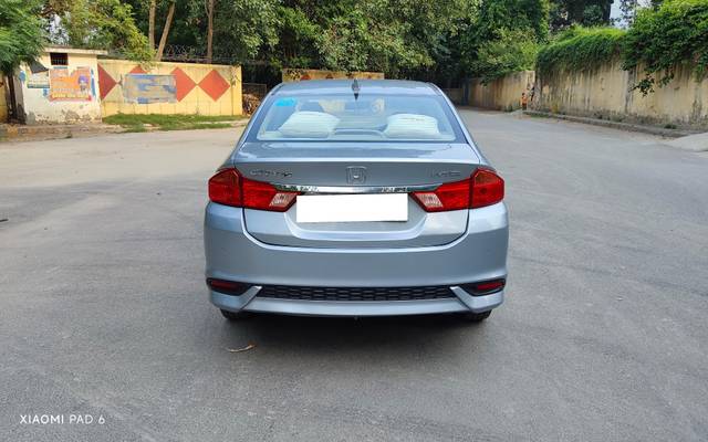 https://images10.gaadi.com/usedcar_image/4566259/original/processed_1ad3cde4-59cf-4ba6-95fb-1ef9592619ae.jpg?imwidth=6402