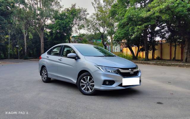 https://images10.gaadi.com/usedcar_image/4566259/original/processed_bb3332b4-a48b-404e-b3a1-56ac00da6baf.jpg?imwidth=6400
