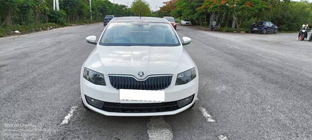 https://images10.gaadi.com/usedcar_image/4566271/original/processed_a9585b9d74fe7ee1ddc56f59d7fbbcc8.jpg?imwidth=6400