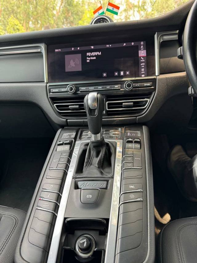 https://images10.gaadi.com/usedcar_image/4566272/original/aec54a6532151007e82901b47b82e496.jpg?imwidth=6402