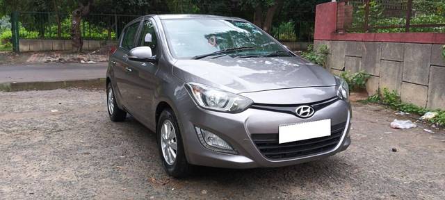 https://images10.gaadi.com/usedcar_image/4566273/original/processed_c8c98269ceb68bbcfdda665425cf345f.jpeg?imwidth=6400
