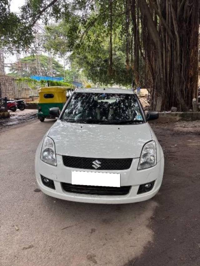https://images10.gaadi.com/usedcar_image/4566293/original/processed_36bb982a-8c46-4492-b708-0f86e89a35fd.jpeg?imwidth=6402