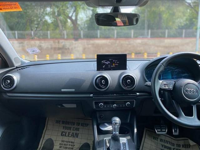 https://images10.gaadi.com/usedcar_image/4566296/original/813ea59d4f7d067345737156ff02f288.jpg?imwidth=6402
