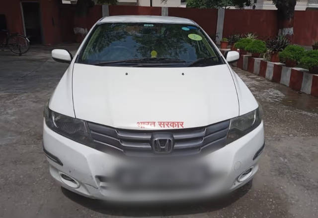 https://images10.gaadi.com/usedcar_image/4566356/original/191b35cb-cb04-48ca-a28e-215914eabae0.?imwidth=6400