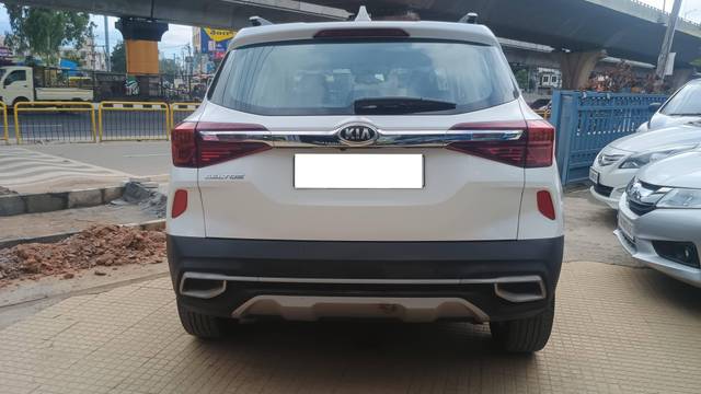 https://images10.gaadi.com/usedcar_image/4566361/original/processed_488843a6aa0ed7e449f01b2f548f4342.jpg?imwidth=6402