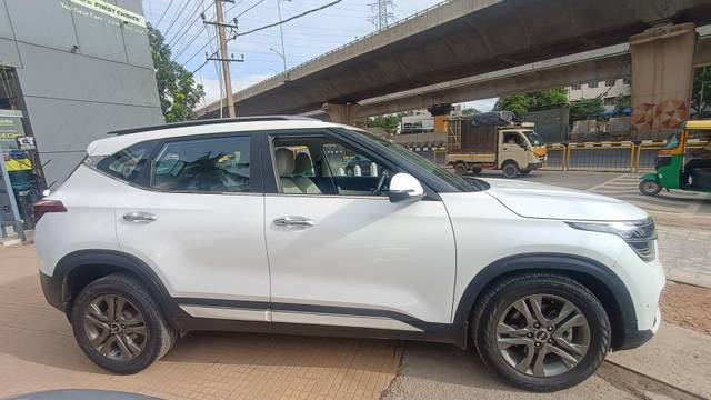 https://images10.gaadi.com/usedcar_image/4566361/original/processed_4c2d1ab9bf315654205364308f1dcc09.jpg?imwidth=6401