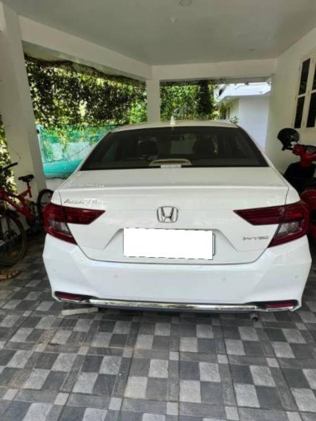 https://images10.gaadi.com/usedcar_image/4566367/original/processed_749f9b24-77c0-43e0-89af-5203033feeff.jpg?imwidth=6400