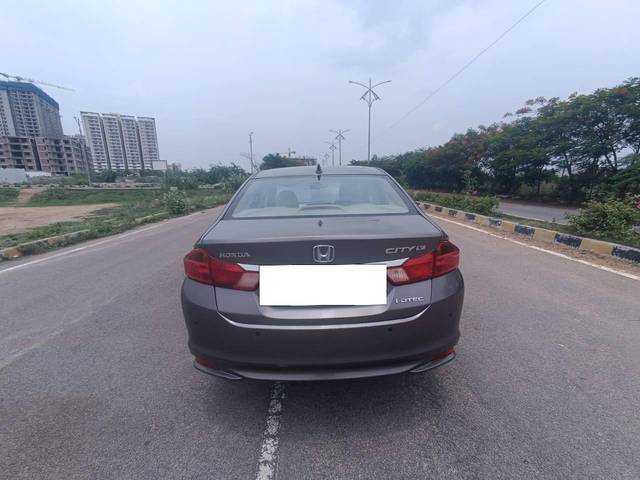 https://images10.gaadi.com/usedcar_image/4566371/original/processed_6b97d3270464a1aafcb30f35db593235.jpg?imwidth=6402