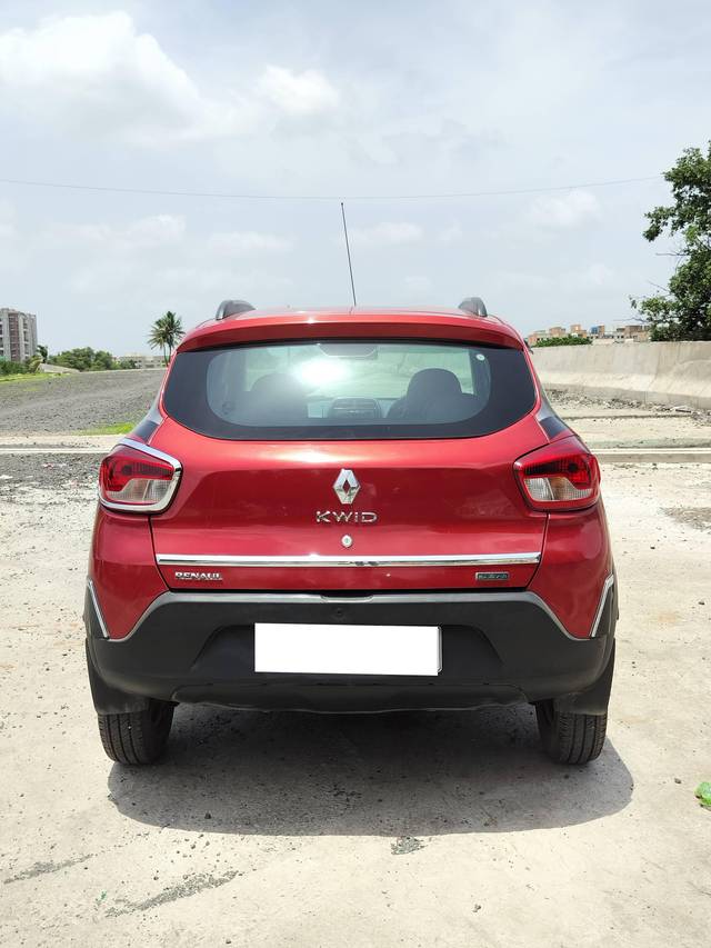 https://images10.gaadi.com/usedcar_image/4566373/original/processed_bf60583386b297c21650198f34fa86c5.jpg?imwidth=6401