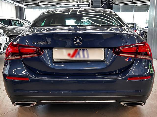 https://images10.gaadi.com/usedcar_image/4566378/original/processed_39bd0bfb04f9b6a10cd721ce9bca9c9c.JPG?imwidth=6402