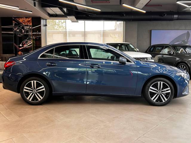 https://images10.gaadi.com/usedcar_image/4566378/original/processed_5ade53583b06327f3d86dbf211427fa8.JPG?imwidth=6401