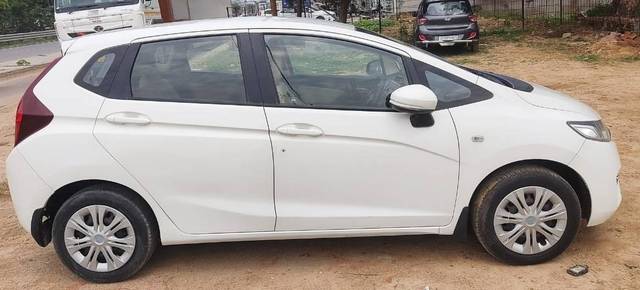 https://images10.gaadi.com/usedcar_image/4566387/original/processed_7e7f090fa7651e829b1c2ad1705bf771.jpg?imwidth=6401