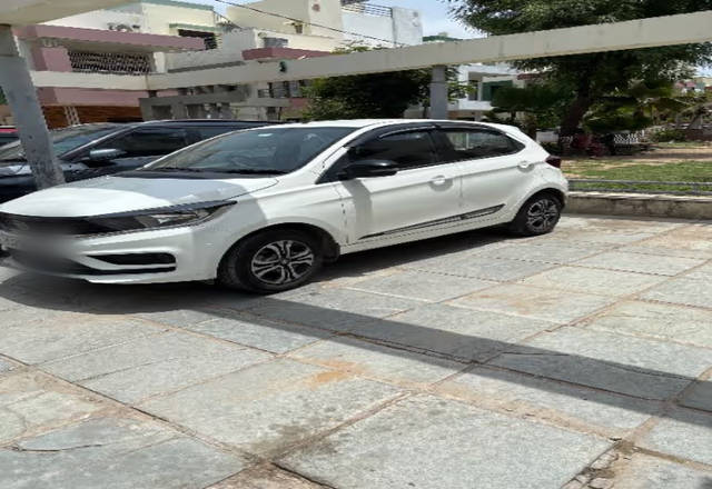https://images10.gaadi.com/usedcar_image/4566397/original/741fb4a1-15eb-4cb2-8ff0-03eb5e2037a0.?imwidth=6402