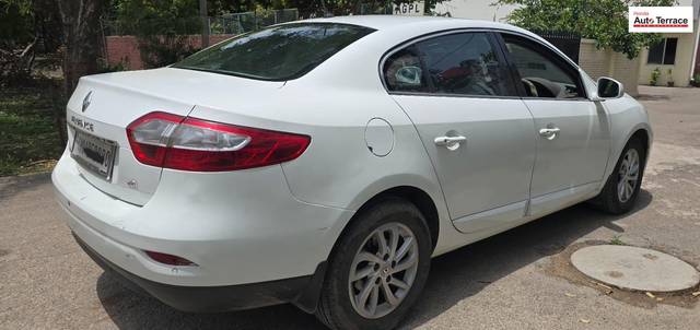 https://images10.gaadi.com/usedcar_image/4566404/original/e564f6aeb0a9663eee0839cb00cb10f8.jpg?imwidth=6400