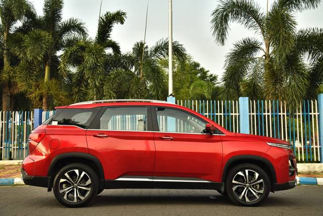 https://images10.gaadi.com/usedcar_image/4566407/original/6dcab1ed11011e2491667f17a5ce7597.jpg?imwidth=6401