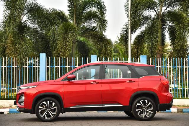 https://images10.gaadi.com/usedcar_image/4566407/original/71c3416d434504bbcd9405101a0aab16.jpg?imwidth=6402