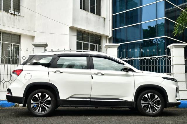 https://images10.gaadi.com/usedcar_image/4566410/original/1afed987af6e164a3fd278ba2b5c6a4c.jpg?imwidth=6401