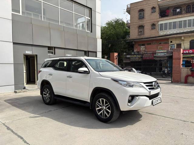 https://images10.gaadi.com/usedcar_image/4566416/original/processed_78032833e4cb0bee135a32844a81ee36.jpg?imwidth=6402