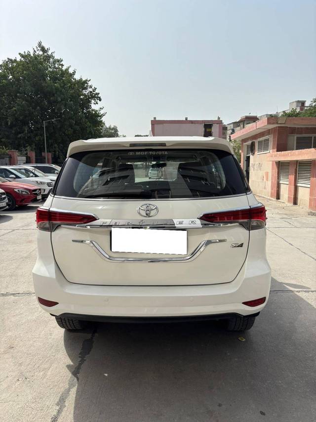 https://images10.gaadi.com/usedcar_image/4566416/original/processed_fe8c644f2e3d65de576b1be958db9c73.jpg?imwidth=6401