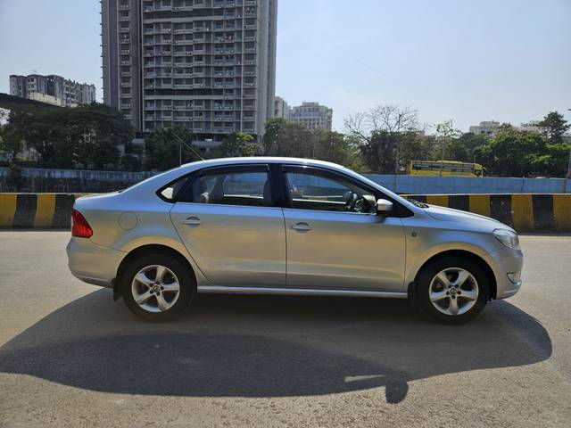 https://images10.gaadi.com/usedcar_image/4566425/original/f0624c3d191870d602e9f123627c097e.jpg?imwidth=6401